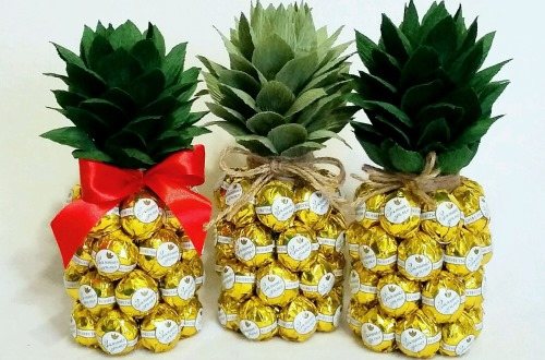 DIY ananas karkkeista ja samppanjasta: miten tehdä pullo askel askeleelta. Mestarikurssi aloittelijoille