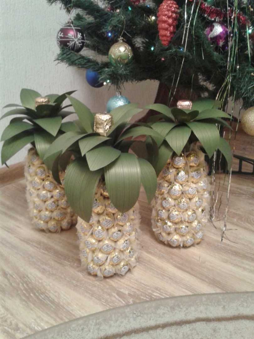 DIY ananas karkkeista ja samppanjasta: kuinka tehdä askel askeleelta pullosta - mestarikurssi aloittelijoille, valokuva, video