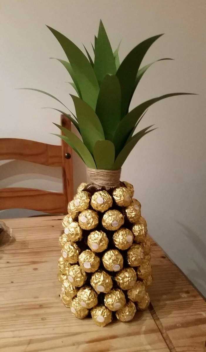 DIY ananas fra slik og champagne: hvordan man laver et trin for trin fra en flaske - en mesterklasse for begyndere, foto, video