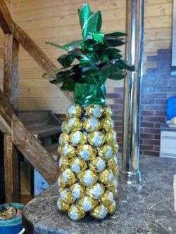 Sådan laver du ananas af champagne og slik. Video, foto, mk