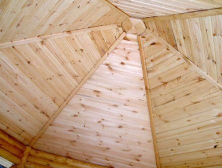 Φτιάχνουμε την οροφή ενός ξύλινου κιόσκι με τα χέρια μας