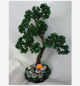 Jäljellä on koristella veneet kivillä ja bonsai on valmis.