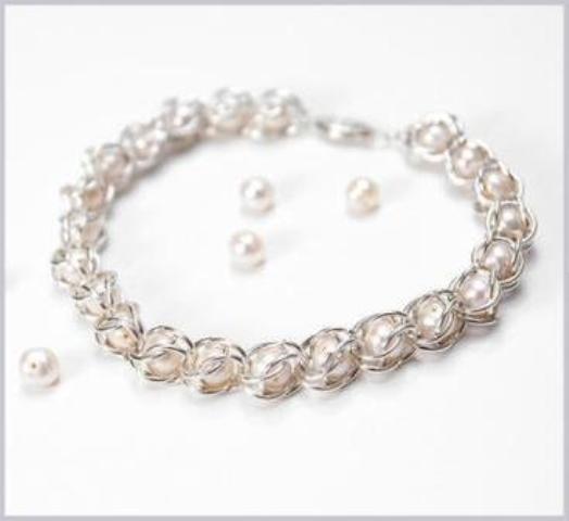 Perle armbånd Sådan laver du et beaded armbånd med dine egne hænder