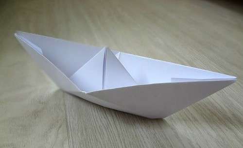 hvordan man laver en papirbåd trin for trin