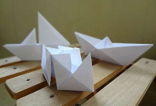 Origami papirbåde hvordan man laver en båd af papir i etaper