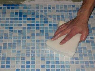πώς να πλένετε τα πλακάκια στο μπάνιο για να γυαλίζουν