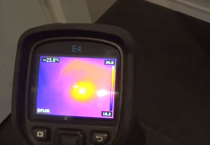 detekcia poškodeného podlahového kábla termokamerou
