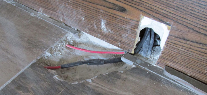vyhľadajte poškodený kábel podlahového vykurovania, kde začať