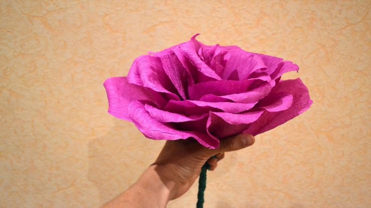 DIY papirblomster fotoeksempler: hvordan man laver håndværk til begyndere i en mesterklasse, hvad skal man gøre fra tyndt crepe -papir og fra tykt papir?