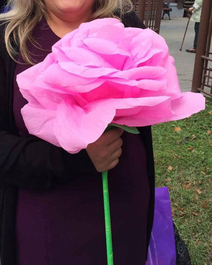 DIY papirblomster fotoeksempler: hvordan man laver håndværk til begyndere i en mesterklasse, hvad skal man gøre fra tyndt crepe -papir og fra tykt papir?