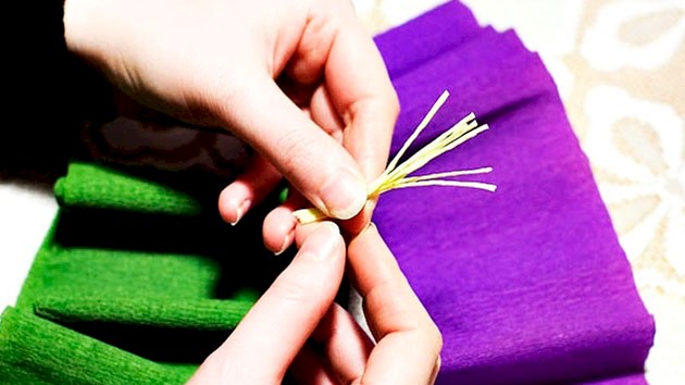 DIY papirblomster fotoeksempler: hvordan man laver håndværk til begyndere i en mesterklasse, hvad skal man gøre fra tyndt crepe -papir og fra tykt papir?