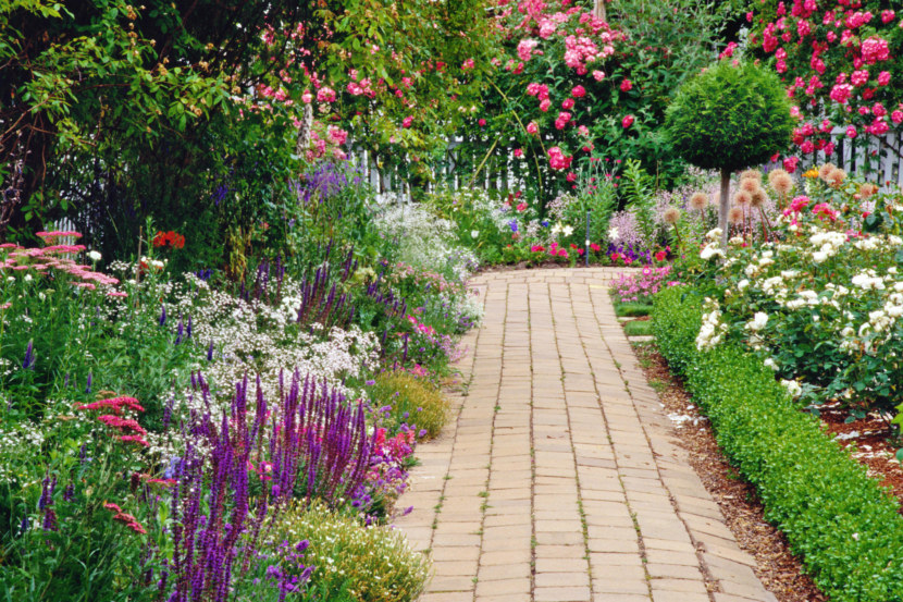 Blomsterhaver i landet: typer, hvordan man gør det selv, plantningsordninger med navne