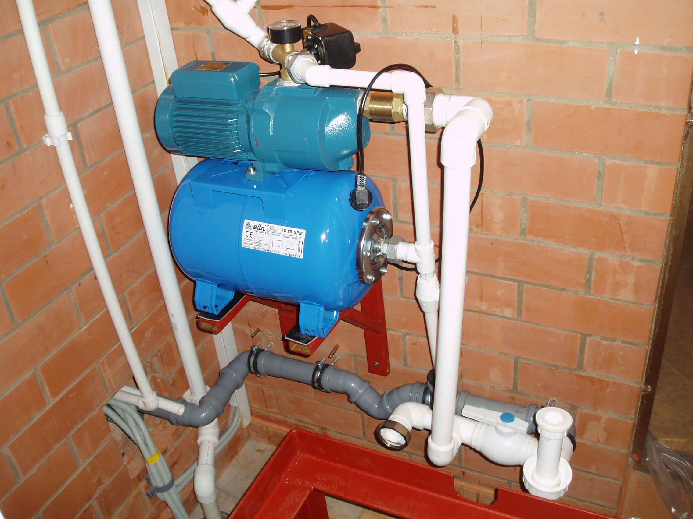 Πίεση νερού στο σύστημα παροχής νερού: σε διαμέρισμα, σε σπίτι
