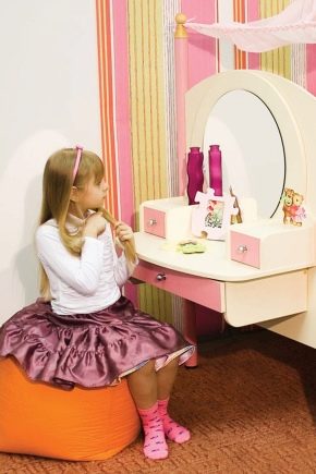 منضدة الزينة للأطفال مع مرآة للفتيات: ميزات الاختيار