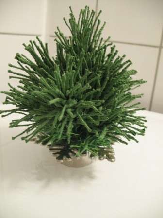 Z foamiranu vyrábame borovicu alebo vianočný stromček. Majstrovská trieda