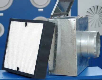 لتشغيل مرشح HEPA ، يلزم تركيب جهاز تنقية إضافي أمامه فلتر HEPA