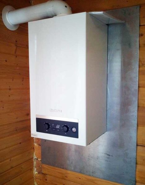 Plynový kotol je možné zavesiť na drevené steny iba vtedy, ak je k dispozícii nehorľavá podložka