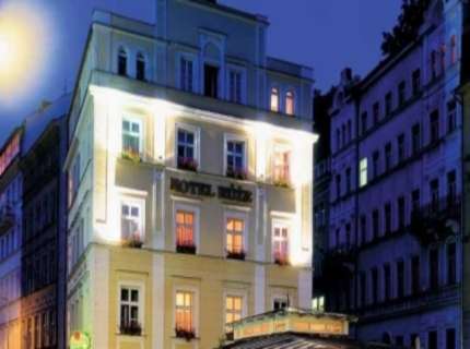 Ruze je jedným z najobľúbenejších a najobľúbenejších hotelov medzi turistami. Jeho výhodou je poloha - kúpeľné mesto Karlovy Vary, ktoré si za tie roky získalo veľkú lásku a uznanie cestovateľov.
