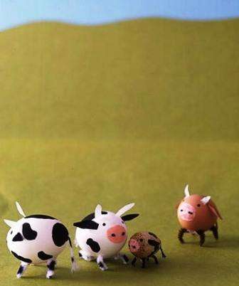 Todellisen lehmän lauman tekeminen pääsiäismunista
