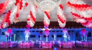 dekoration af salen til brylluppet med balloner foto