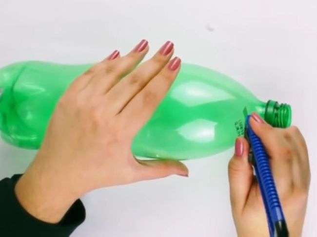 πώς να φτιάξετε μια σκούπα από πλαστικά μπουκάλια