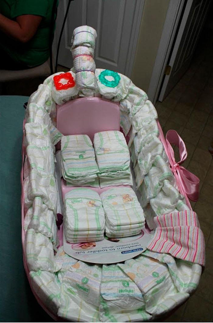 كيفية اعطاء الحفاضات لحديثي الولادة بشكل صحيح حفاضات DIY الصورة