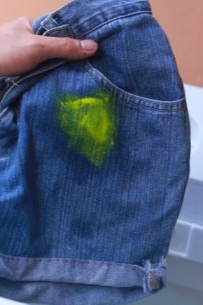 Как да премахнете акрилната боя от дрехите?