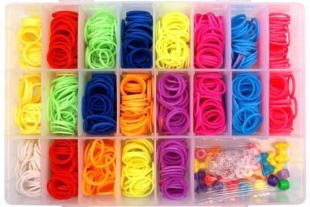 hvordan man væver armbånd fra populære farvede Rainbow Loom gummibånd
