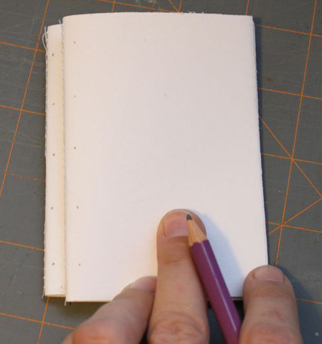Πώς να φτιάξετε ένα σημειωματάριο: τύποι φορητών υπολογιστών, τα πλεονεκτήματα ενός χειροποίητου σημειωματάριου, ιδέες φωτογραφιών και κύρια μαθήματα για το πώς και από τι να φτιάξετε ένα σημειωματάριο