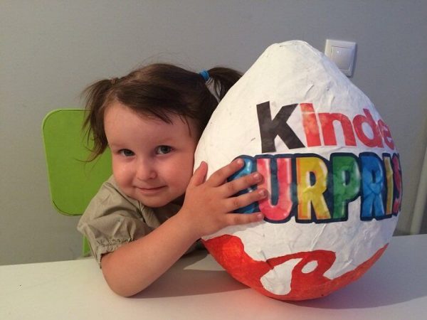 مفاجأة Papier-mâché Kinder