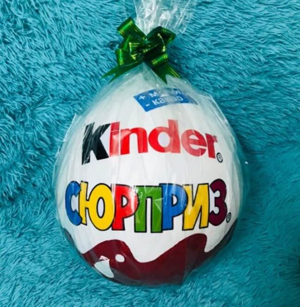 Papier-mâché Kinder-yllätys