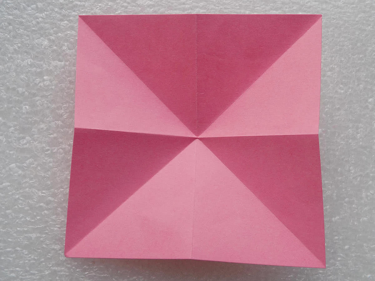 Origami ľalia, krok 2