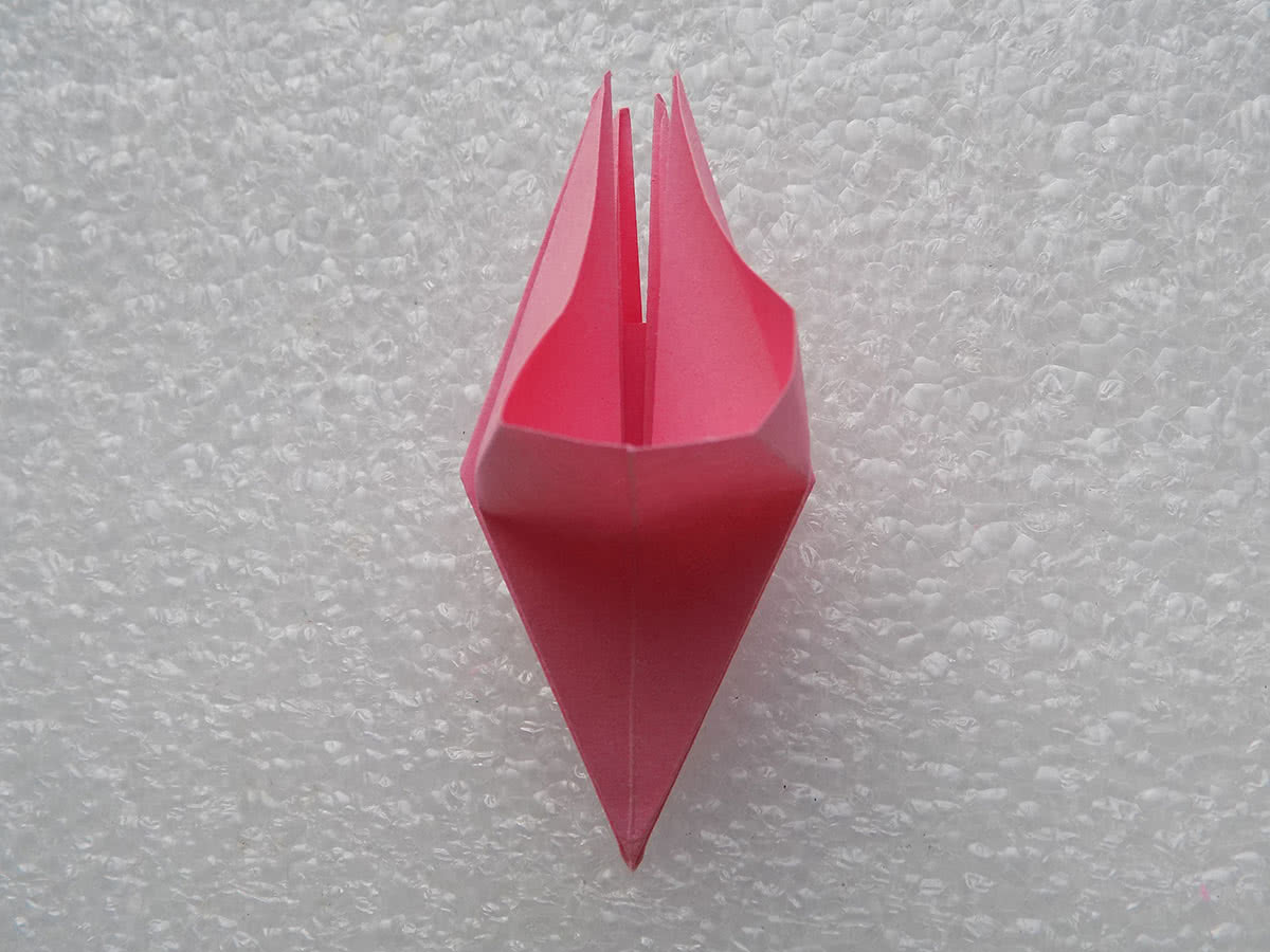 Origami ľalia, krok 12