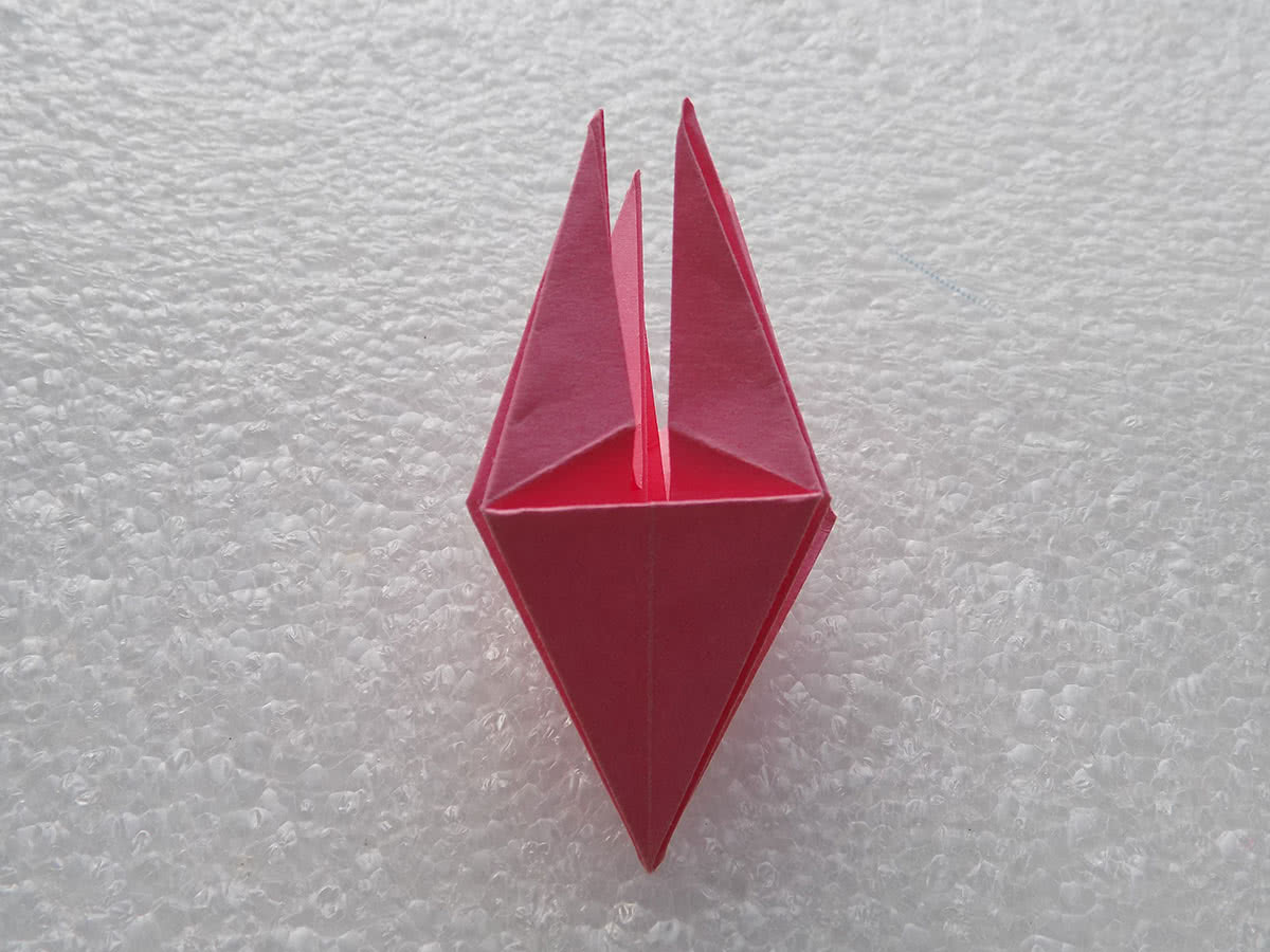 Origami ľalia, krok 16