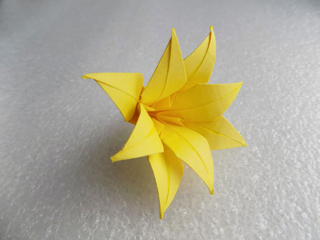 Origami ľalia, krok 25