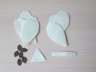 Sådan laver du en papirlilje i forskellige teknikker: DIY trin-for-trin instruktioner, de nødvendige værktøjer og materialer