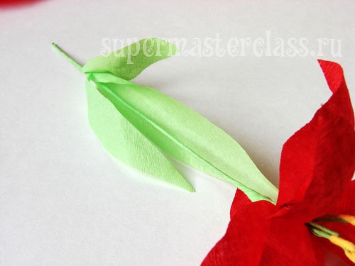 كيف تصنع زهرة زنبق من الورق