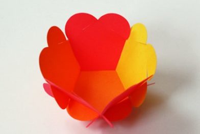 Χριστουγεννιάτικες μπάλες DIY βήμα προς βήμα από χαρτί