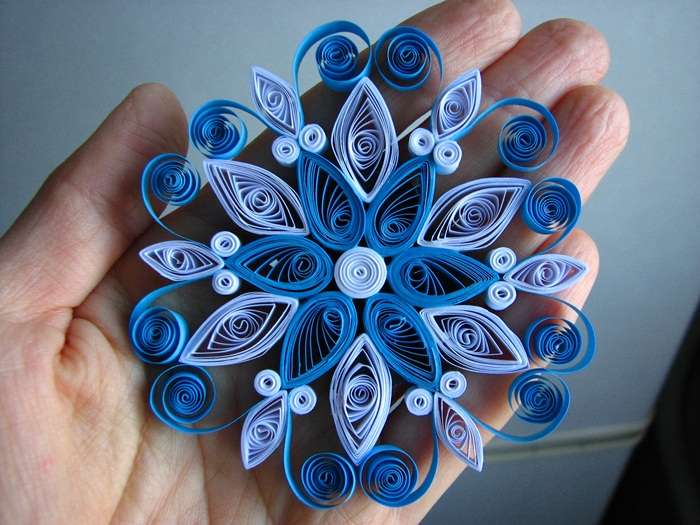 νιφάδες χιονιού από quilling για τα προγράμματα του νέου έτους