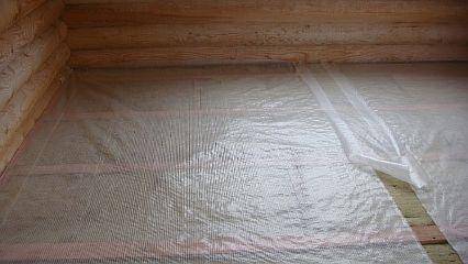 أرضيات دافئة في منزل خشبي: ميزات التثبيت