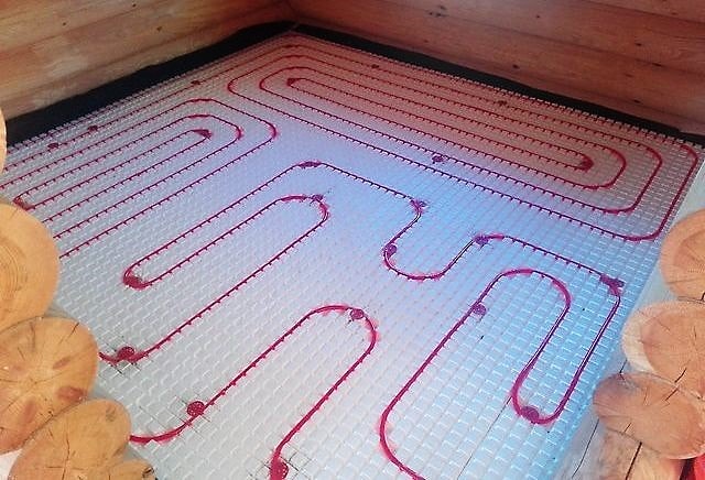 كيفية صنع أرضيات دافئة في منزل خشبي: خيارات الجهاز والتثبيت