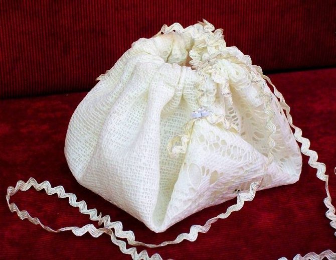 كيفية خياطة الحقيبة بالعلاقات - أكياس DIY للهدايا والأعشاب