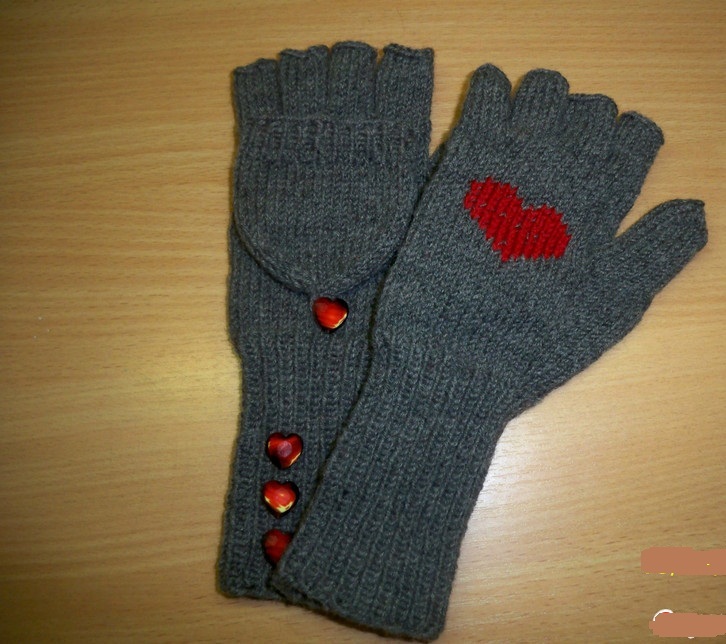 Χαριτωμένα γάντια γάντια με καρδιά και κουμπιά