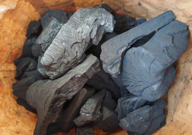 Πώς να ανάψετε μια σόμπα με κάρβουνο: βήμα προς βήμα βήματα και συμβουλές για το άναμμα
