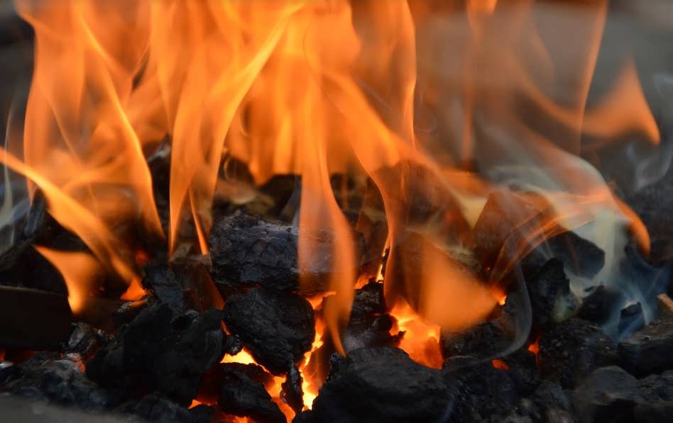 πώς να θερμάνετε τη σόμπα με κάρβουνο