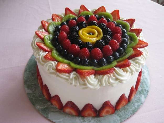 διακοσμήστε μια τούρτα με τα χέρια σας για γενέθλια