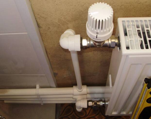 Sådan vælges og installeres en termostat til en radiator