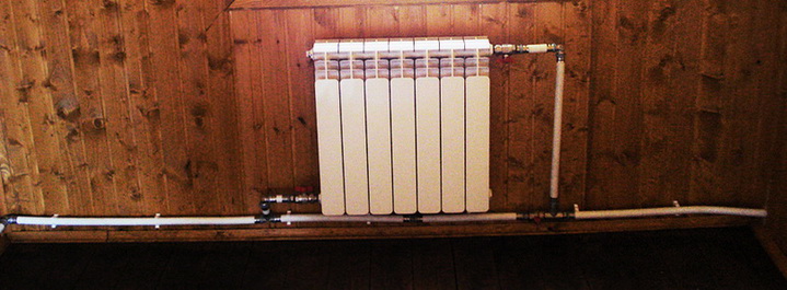 Hvordan installeres en radiator i et varmesystem