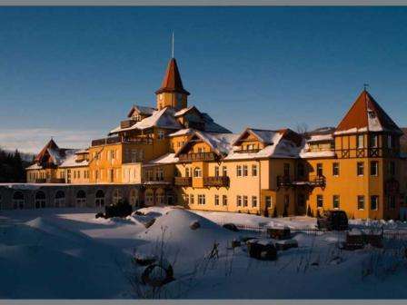 St. Lukas er ikke bare et sanatorium, det er et hotel i topklasse beliggende i et af de mest berømte kursteder i verden, Swieradow Zdroj.