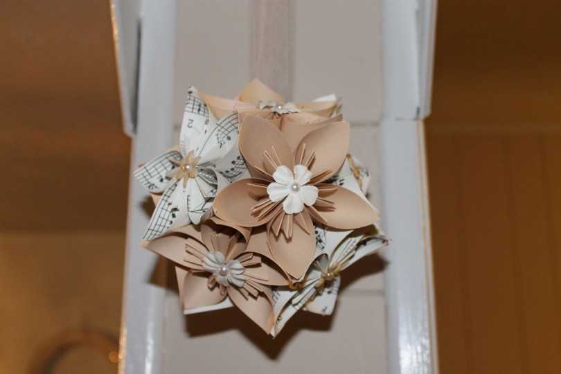 Kusudama fotoeksempler: hvad er det - hvordan man laver en magisk modulær kugle ud af papir med egne hænder, ordninger til samling af origami blomster